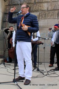 Nicolae Voiculeț concertează la Crucea Caraimanului_trim